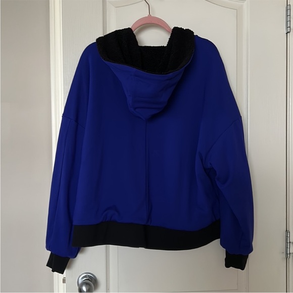 Fabletics | Rose | Reversible Jacket - Picture 15 of 16